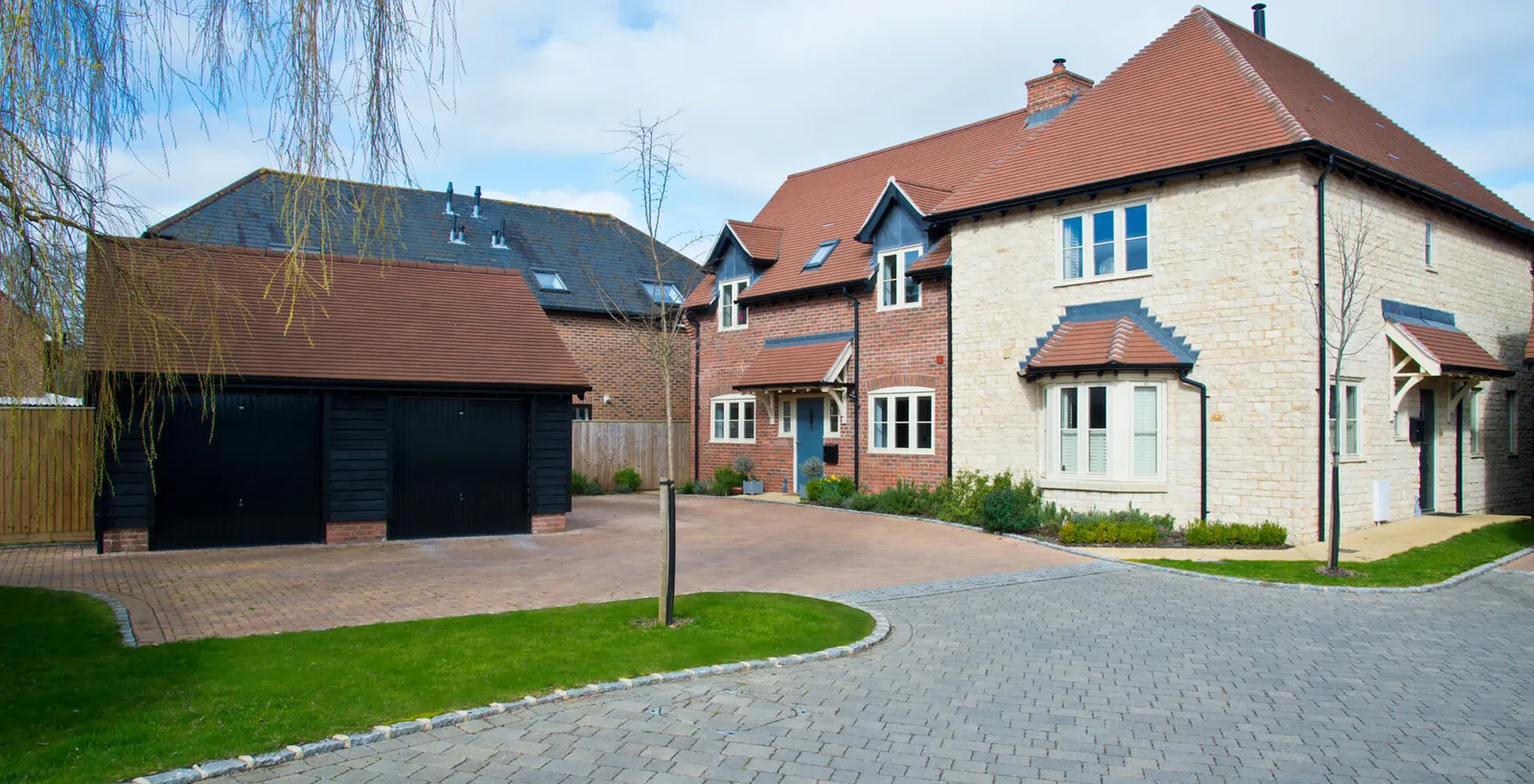 We have extensive knowledge & experience of all types driveways which will provide years of service for your home or business premises.